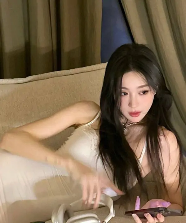 韩国艺校女生伴游 · 霓裳