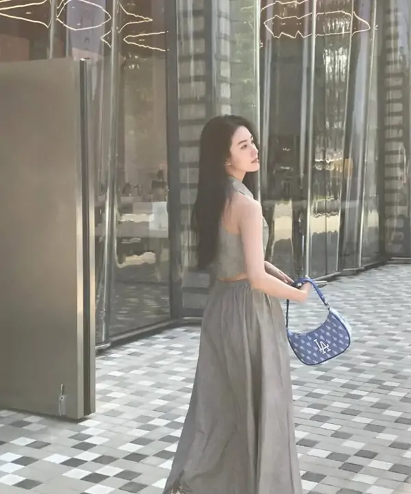 深圳艺校女生伴游 · 婷婷